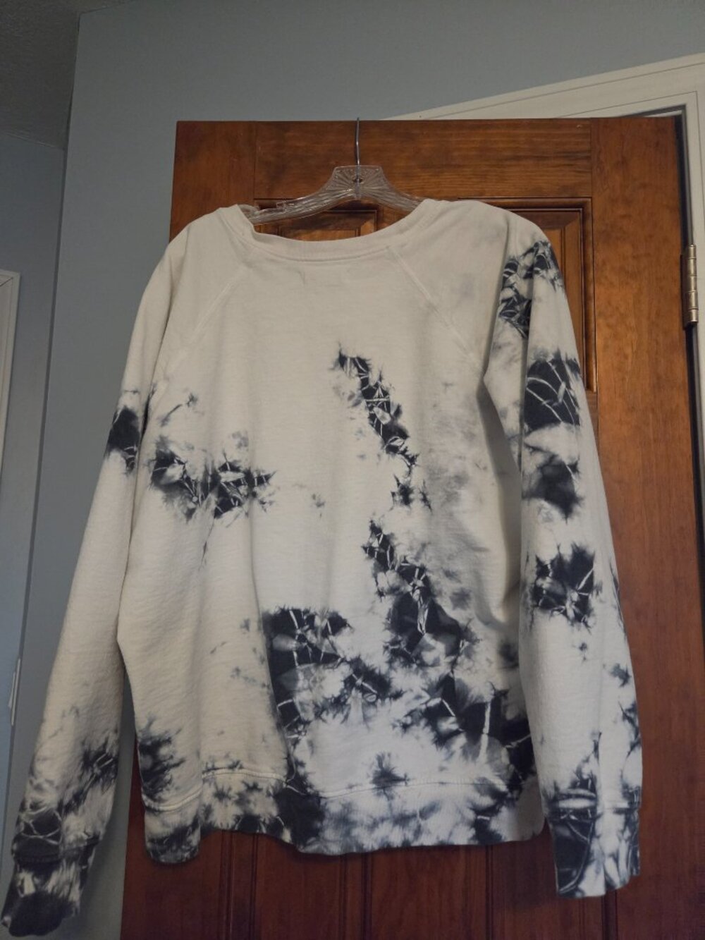 Rivet & Thread Womens Size XL Tie Dye Raglan Sweatshirt Sweater Cream Dark Blue - Picture 2 of 5